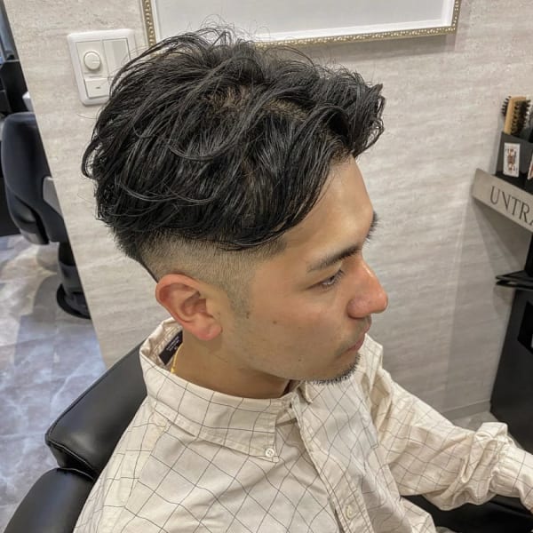 フェード×センターパート×パーマ|UNTRACE－BARBER SHOP－