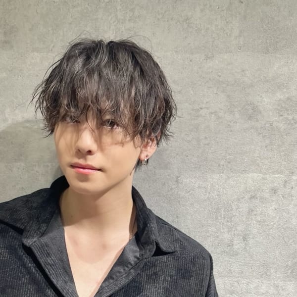 ツイストスパイラル波打ちスパイラルセンターパート刈り上げ束感