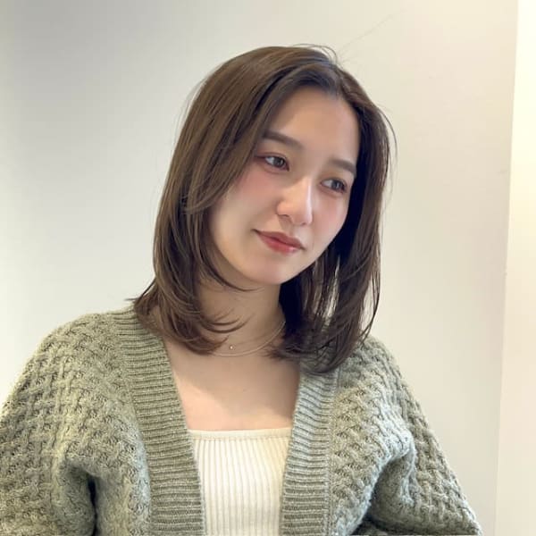 前髪なし　ミディアム　レイヤー　ワンカール　20代30代