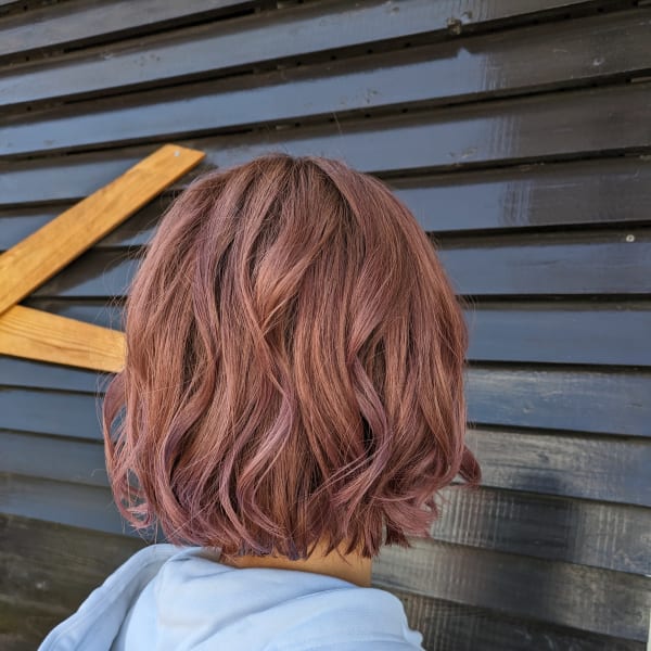 ペールピンクカラー✕切りっぱなしボブ