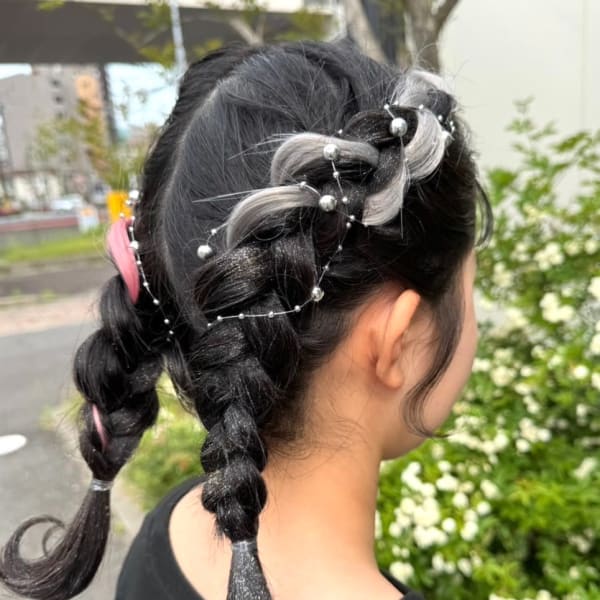 編み込みツイン　エクステ×ラメアレンジ　イベントヘア