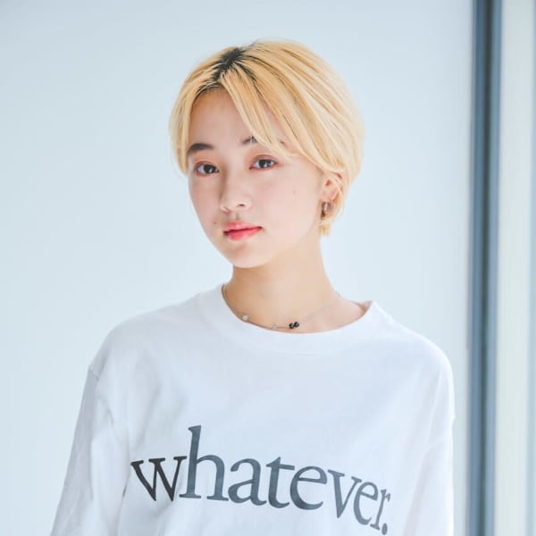 デコだしクールなハンサムショート