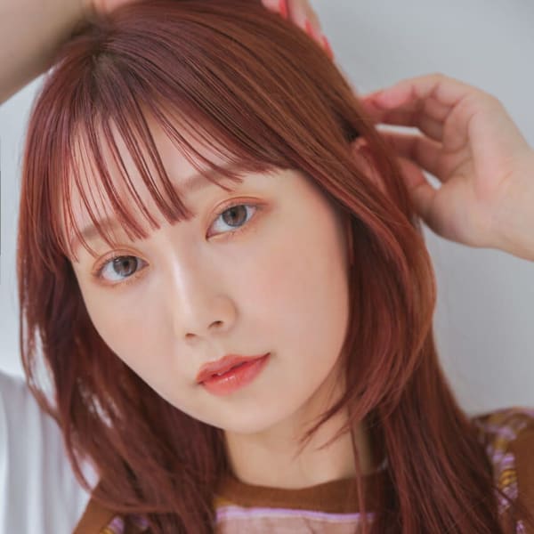 小顔レイヤー×ピンクベージュでトレンドヘア