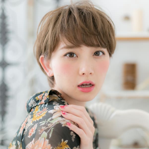 大人かっこいいハイライトくせ毛風ウルフボブ　ニュアンスカラー