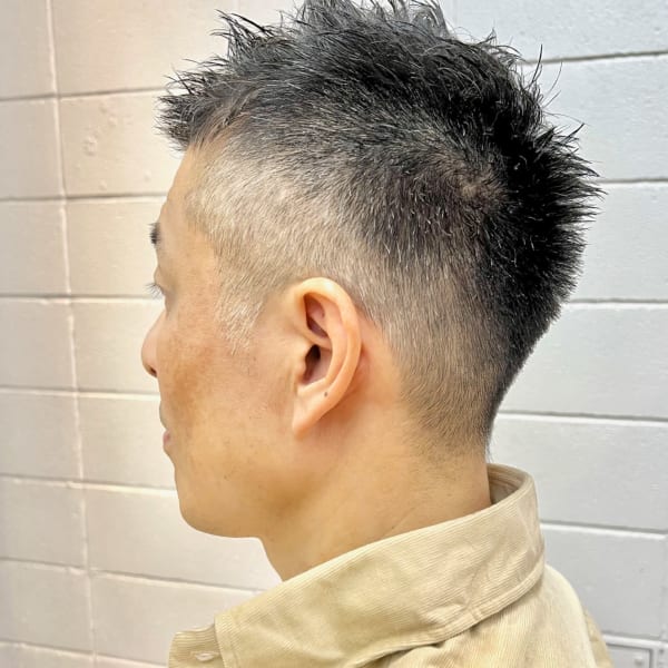 30代40代50代白髪に似合う大人メンズ刈り上げショート