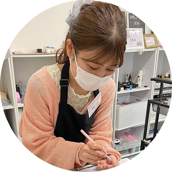 Nailn Deco【ネイルンデコ】のスタッフ紹介。ハナ