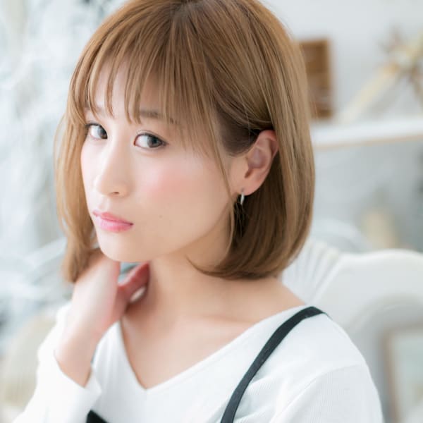 外国人風大人ハイライト前下がり小顔ミニボブ　ニュアンスカラー