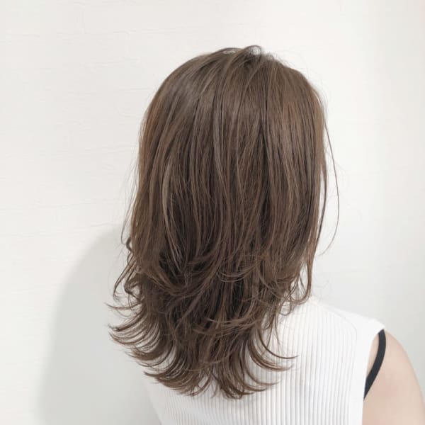 ミディアム スタイル 巻髪レイヤー