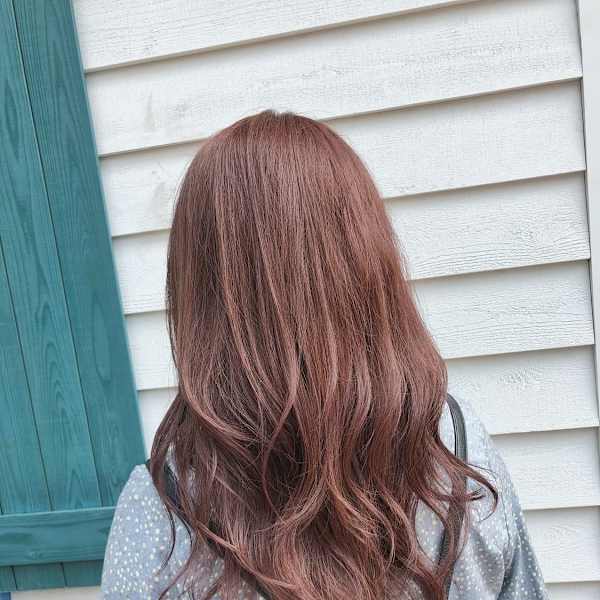 ミディアム スタイル 巻髪レイヤー ピンクアッシュ