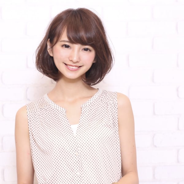 ピンクブラウンでエアリーボブスタイル