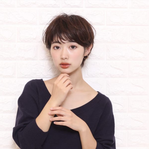 暗髪で大人ショート アッシュグレーカラー