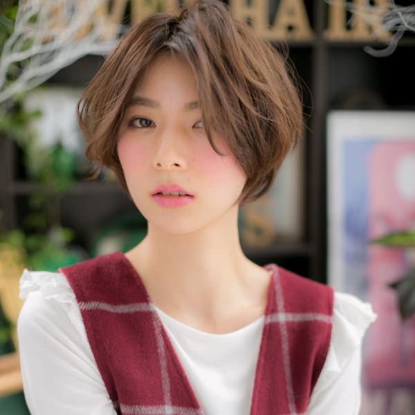 キレイめカジュアル前下がりセンターパート 斜めバング