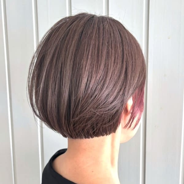 ピンクインナーカラー ショートレイヤーボブ 丸みボブ|and anon 春日原店