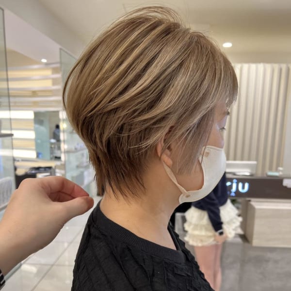 シフォンショート×白髪ぼかしハイライト