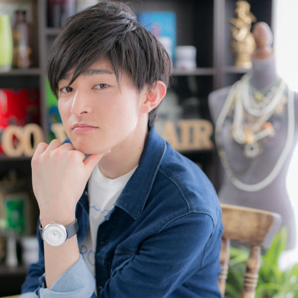 好感度◎サイドグラデーション束感カット　ネイビーブラック