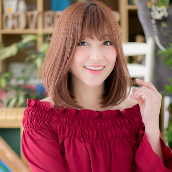 大人かわいいツヤ髪ピンクベージュ前下がり ヘルシースタイル