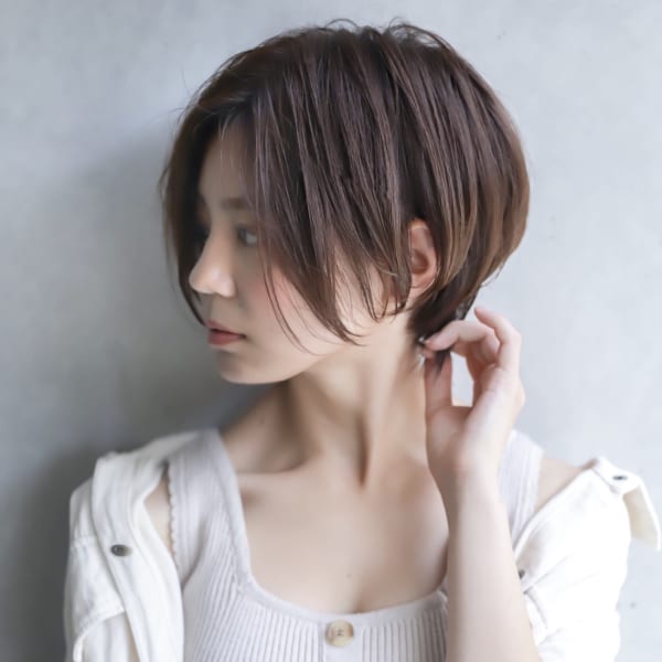 大人可愛い黒髪前下がりショートボブ丸みショート