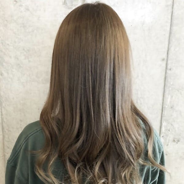 カーキベージュ