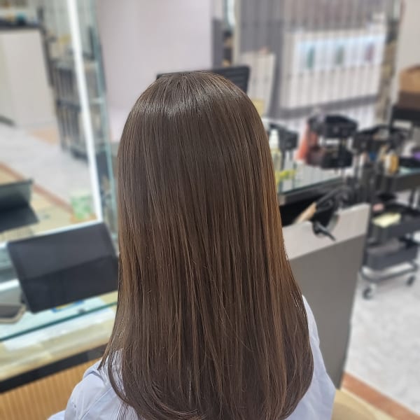 レイヤーカット×アースカラー|e.m.a PREMIUM BEAUTY SALON