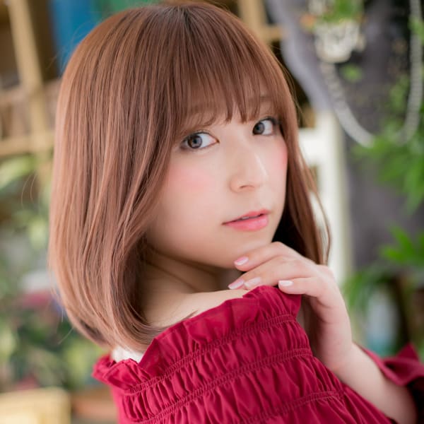 大人かわいいツヤ髪ピンクベージュ前下がり ヘルシースタイル