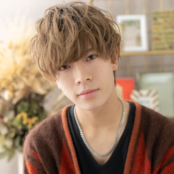 ハイトーンカラースパイラルマッシュパーマ アッシュオリーブ