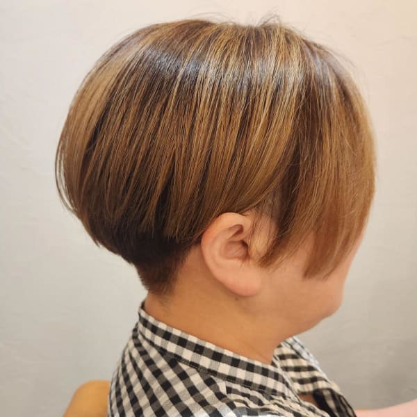 ツーブロック、前下がり、ハイトーンカラー