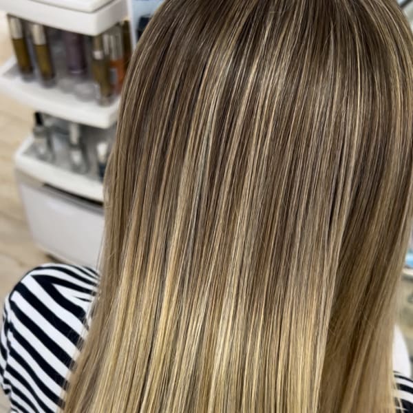 バレイヤージュ風ハイライトカラー