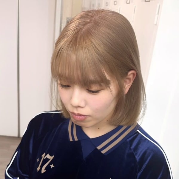 ストレートナチュラルブロンドベージュミルクティーカラー渋谷