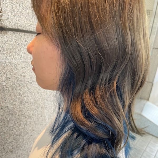 季節に合わせたビビットカラー|tip・top町田店