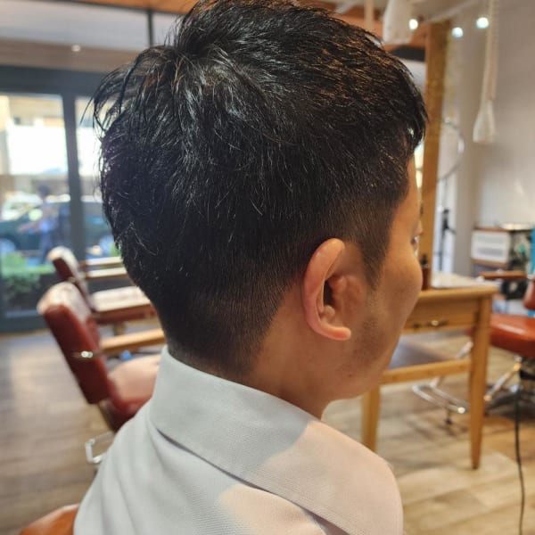 短髪ヘアー