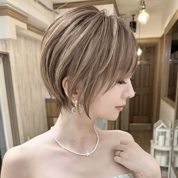 色気ショート×ベージュハイライト