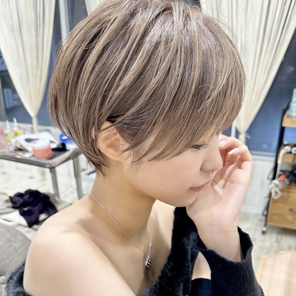 耳掛けコンパクト色気ショート