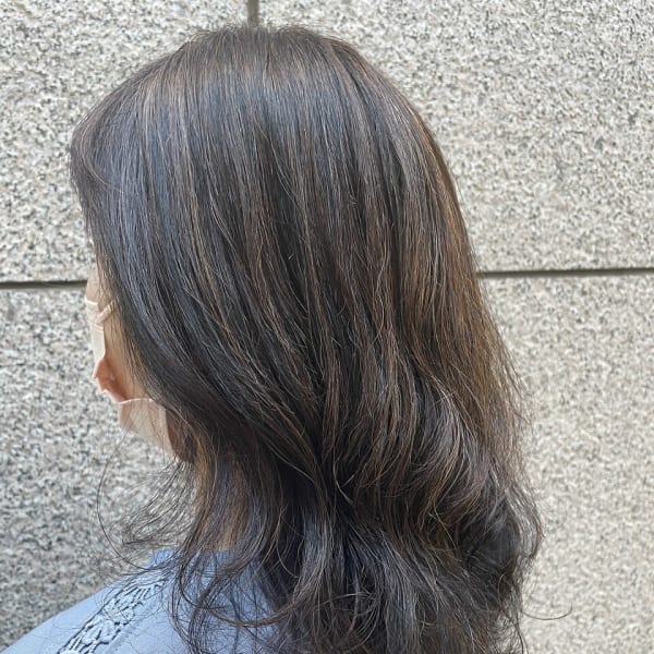 ヘアマニキュアで白髪ぼかしハイライト☆