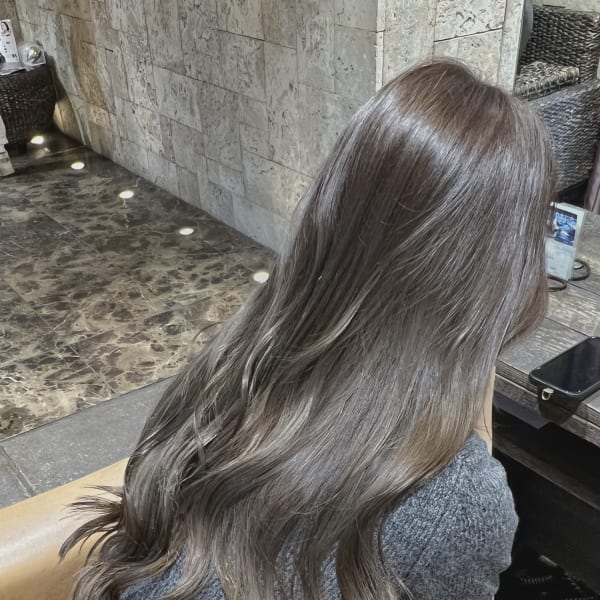 透明感たっぷり大人グレージュカラー|VOA