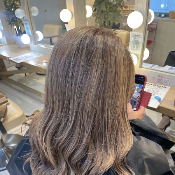 ミルクティーグレージュハイライトカラー