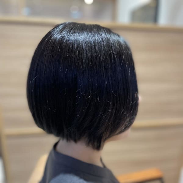ナチュラル前下がりボブ