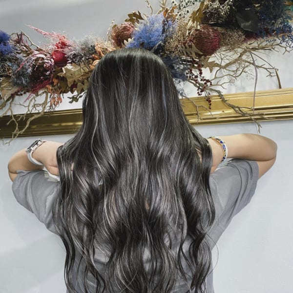 外国人風バレイヤージュ　ハイライトカラー　アッシュベージュ