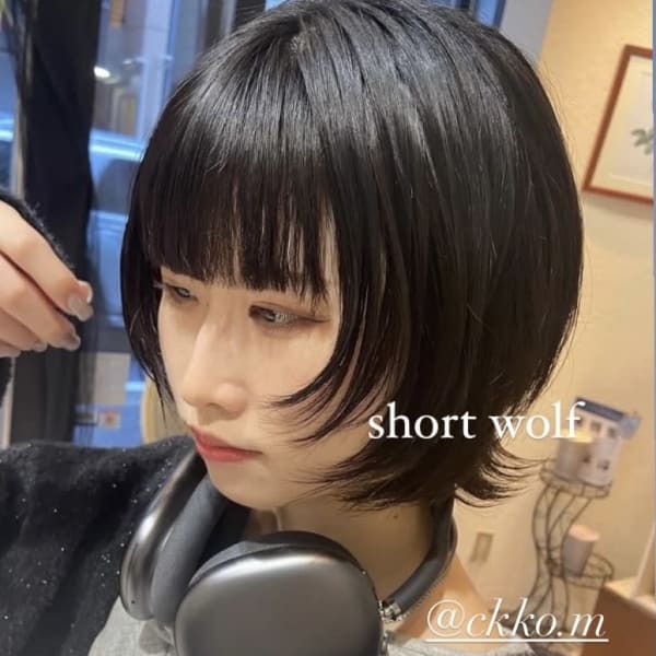 顔まわりレイヤーくびれショートウルフ
