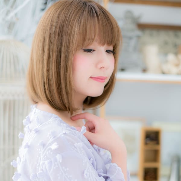 小顔♪前下がりxハイトーンカラー大人ボブ ことりベージュ