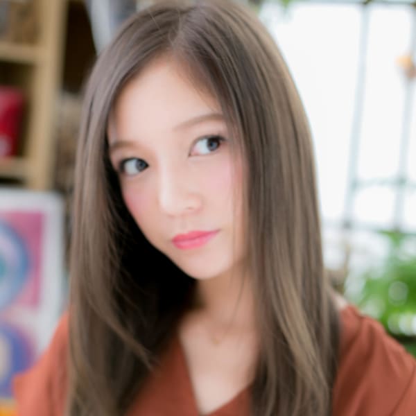 大人可愛い透け感ツヤ髪小顔アッシュベージュ　レイヤーロング