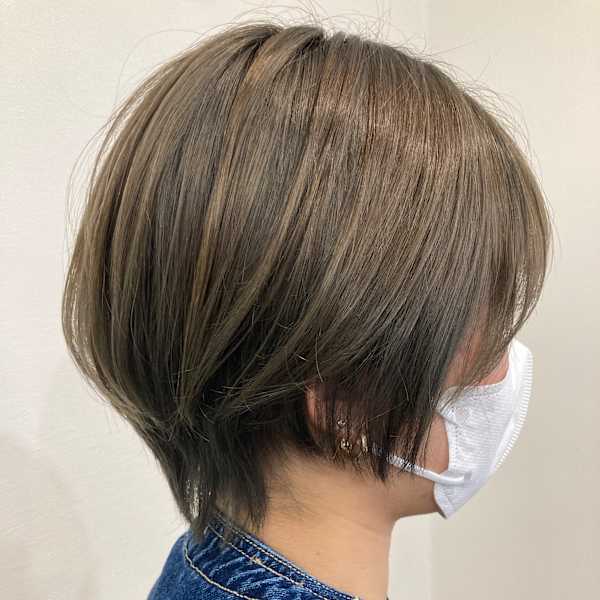 オリーブベージュ