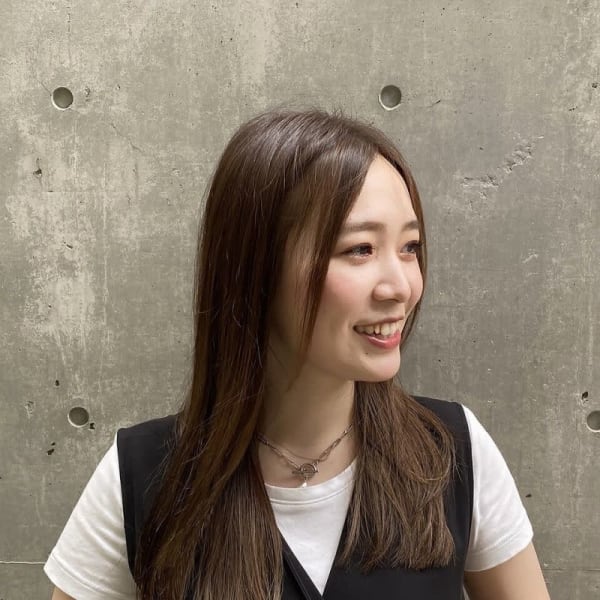 Zina 梅田茶屋町 髪質改善/前髪カット/韓国レイヤーカット【ジーナ】【ジーナ ウメダチャヤマチ カミシツカイゼンマエガミカットカンコクレイヤーカット ジーナ】のスタッフ紹介。ERENA 