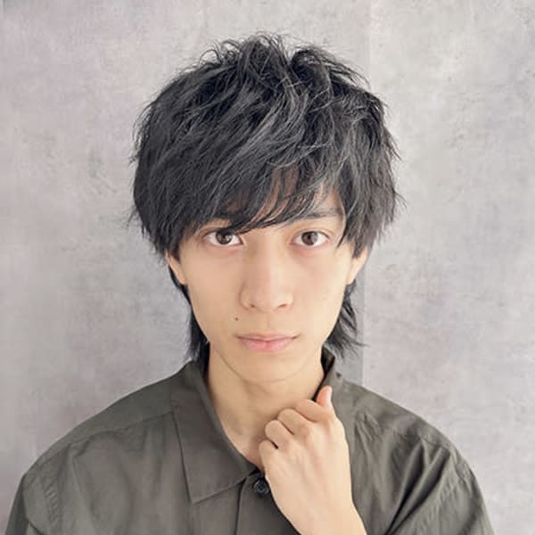 20代30代40代　韓国風黒髪メンズウルフ
