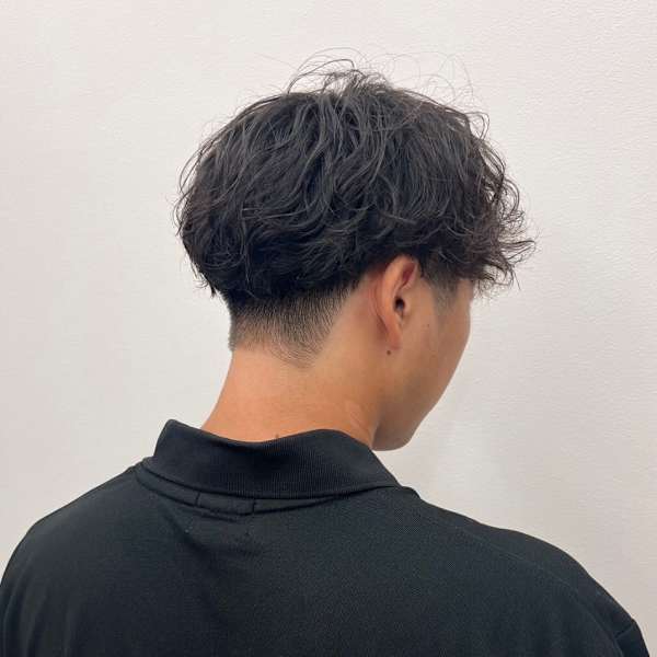強めスパイラルパーマ 刈り上げ マッシュ