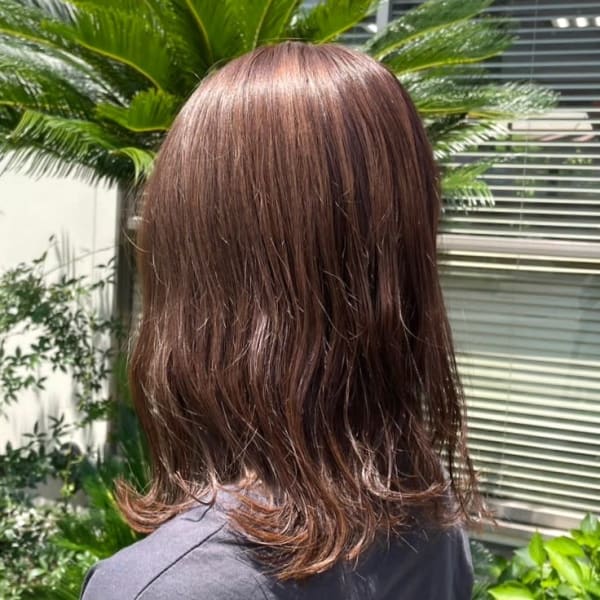 チョコレートブラウン ウェーブ巻き ミディアムレイヤー|NAKAO COIFFURE