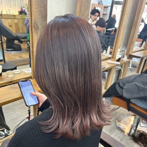 外ハネヘアレイヤーセミディシアーカラーダークアッシュ横浜