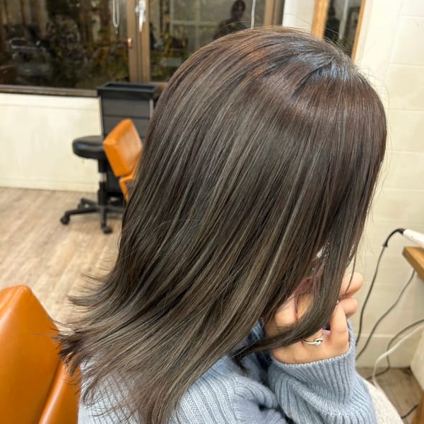 シンプルストレート大人ミディナチュラルシークレットハイライト