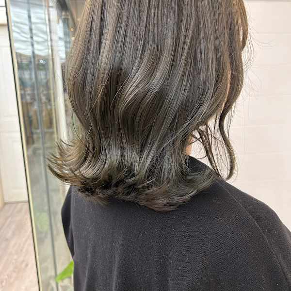 シンプルストレート大人ミディナチュラルブロンドベージュ渋谷