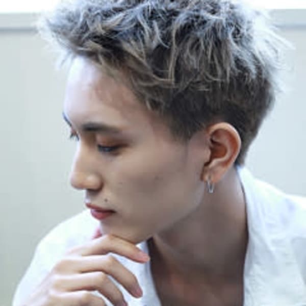 外人風ツイストパーマ　ホワイトメッシュ