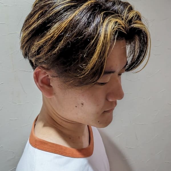 センターパートマッシュ